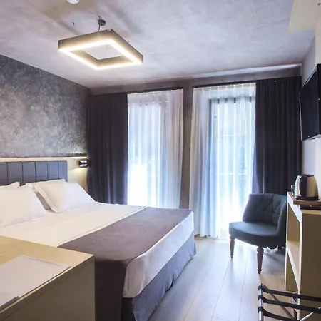 Red Stone Hotel 3*