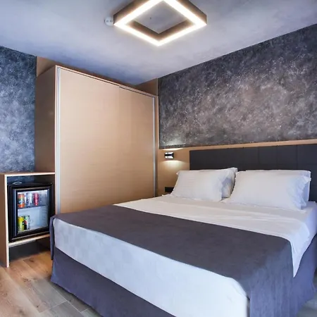 Red Stone Hotel 3*